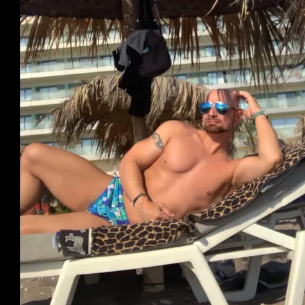 OnlyFans cuenta musclegaymen1 header 2