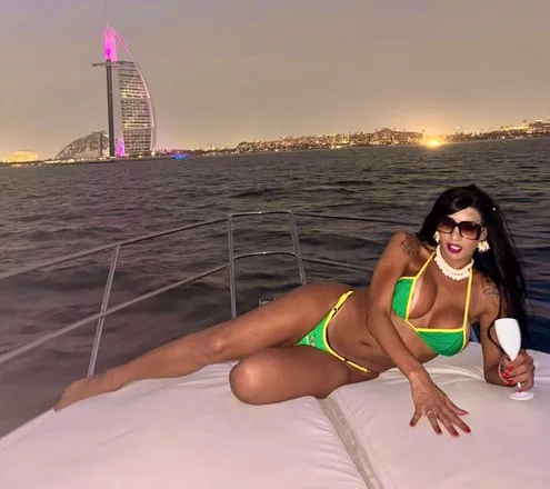 OnlyFans cuenta bellaoficiall1 header 2