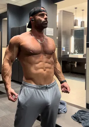 OnlyFans account  piercedmuscled avatar 1