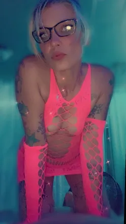 OnlyFans cuenta nerdygirl74 header 2