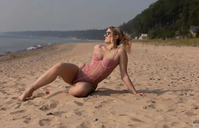 OnlyFans cuenta skye1of1 header 2