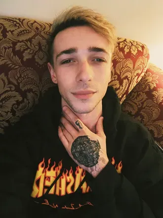 OnlyFans account  maccypeaches header 2