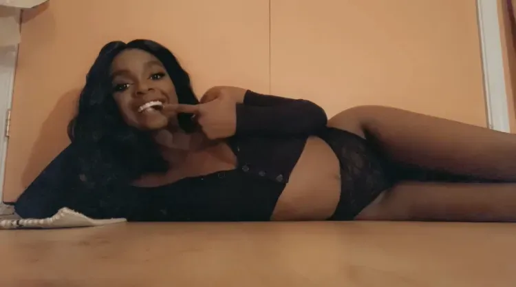 OnlyFans cuenta clarellymwah header 2