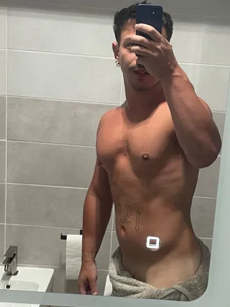 OnlyFans cuenta badfriend32 header 2