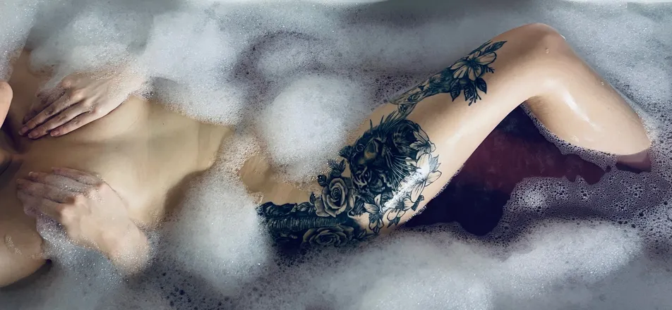 OnlyFans cuenta bouncy_x_brunnette header 2