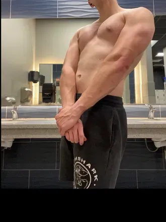 OnlyFans account  hungwhiteboyy avatar 1