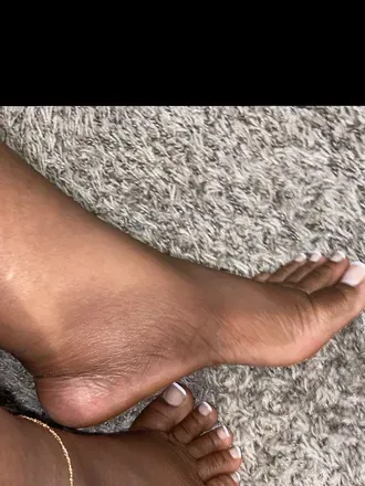 OnlyFans cuenta shewiththeprettyfeet header 2