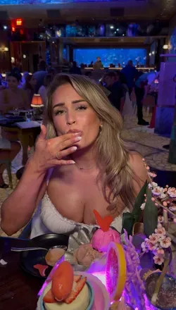 OnlyFans of theselinakyl3