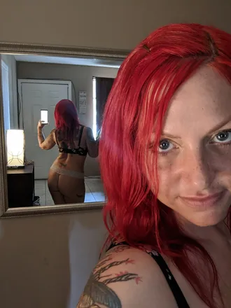 OnlyFans cuenta rachelredd header 2