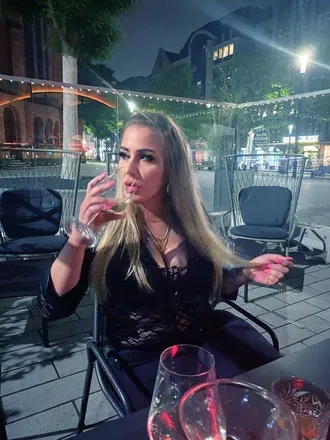 OnlyFans cuenta queen_sabrina header 2