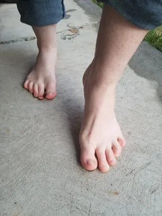 OnlyFans cuenta toastytoesies header 2