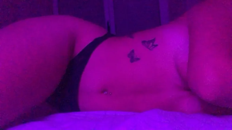 OnlyFans cuenta hillary13 header 2