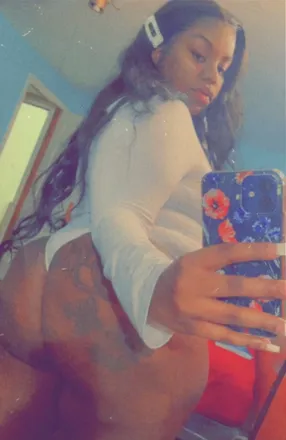 OnlyFans cuenta tyoniarayner header 2