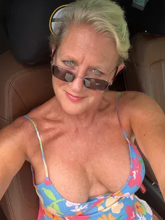 OnlyFans account  classymom53 avatar 1