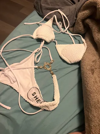OnlyFans account  everyone_loves_vee header 2
