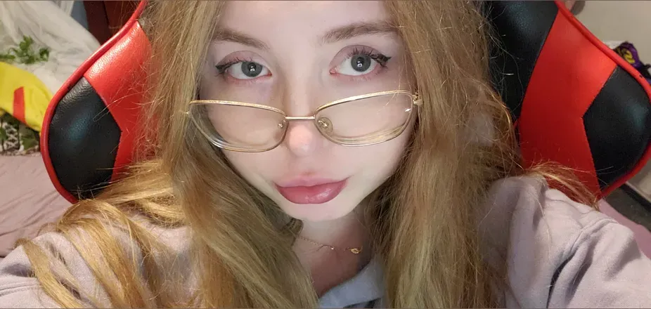 OnlyFans cuenta tiredgamergf avatar 1