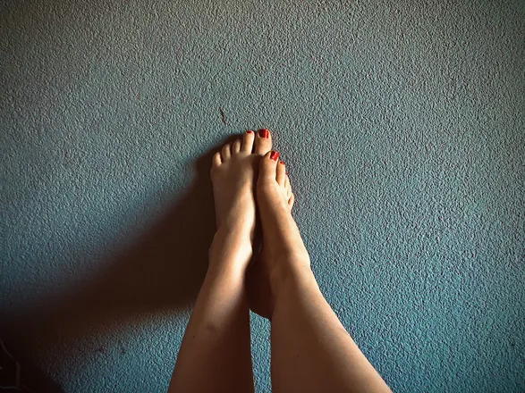 OnlyFans account  caroline.sweetfeet header 2