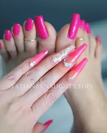 OnlyFans account  tatianasnaughtytoes avatar 1