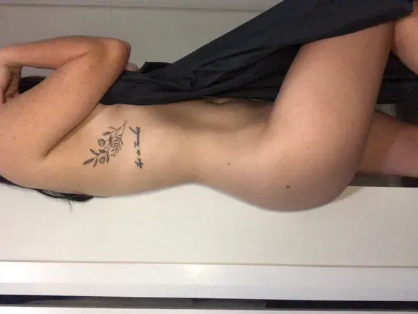 OnlyFans cuenta littlecheekygal header 2