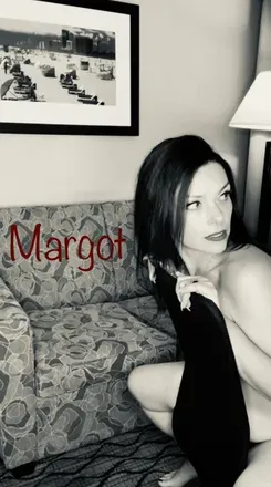 OnlyFans cuenta hotwifemargot header 2