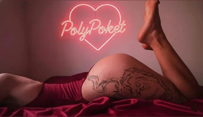 OnlyFans cuenta poly-poket header 2