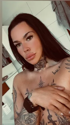 OnlyFans cuenta ella_inked header 2