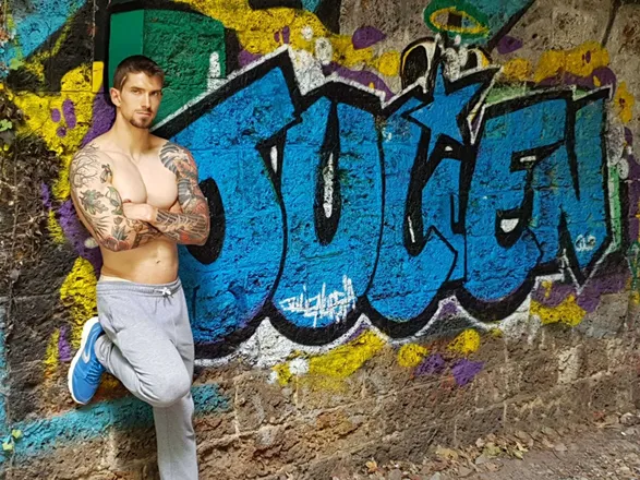 OnlyFans cuenta julienb_shots header 2