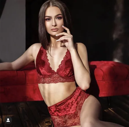 OnlyFans cuenta emilynana header 2