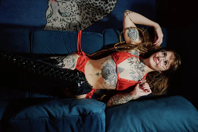 OnlyFans cuenta tigerlilzz header 2