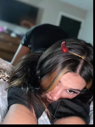 OnlyFans cuenta latina_mommi header 2