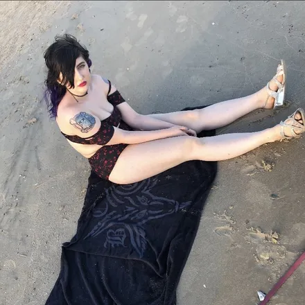 OnlyFans cuenta deathlydolly header 2