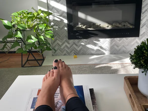 OnlyFans cuenta barefeet4youu header 2