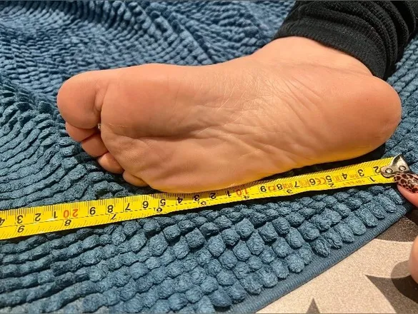 OnlyFans cuenta tinyfeetgiantess header 2