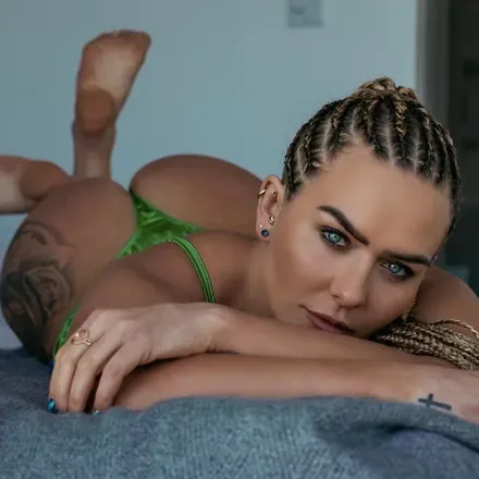OnlyFans cuenta thesadiegibbs header 2