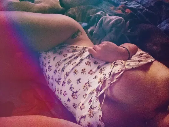 OnlyFans account  daddyslilsexkitten0524 avatar 1