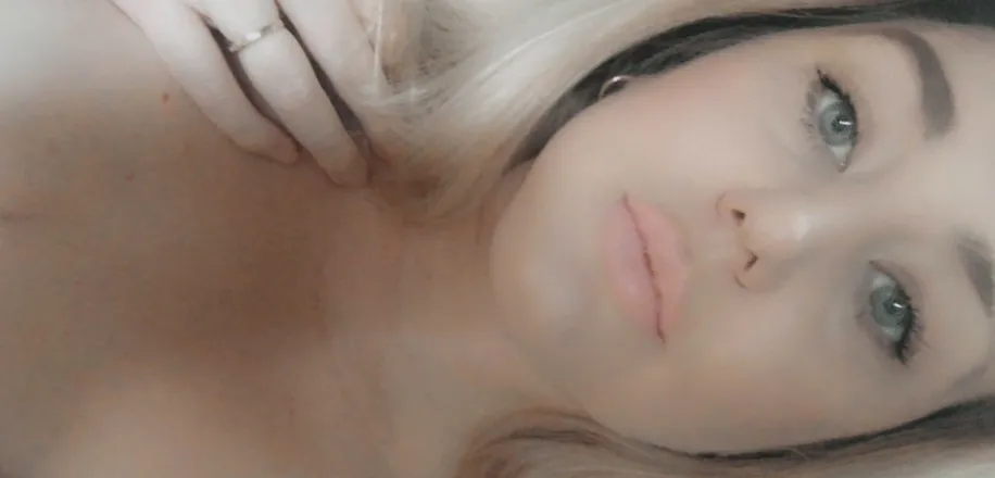 OnlyFans cuenta theanonymoushousewife_xo header 2