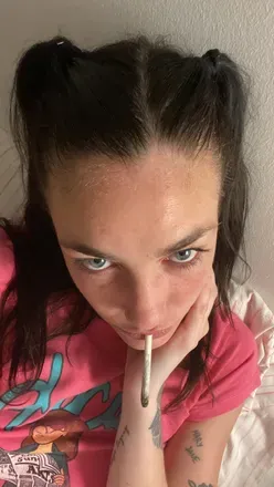 OnlyFans cuenta myparentshateweed header 2