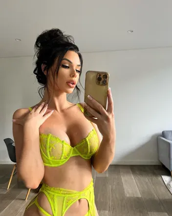 OnlyFans cuenta rosieterre header 2