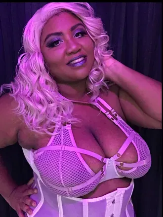 OnlyFans cuenta royalreiaaa avatar 1