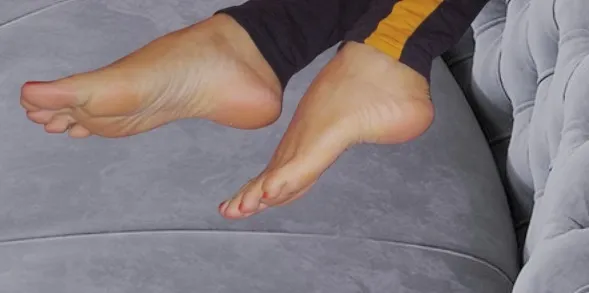 OnlyFans cuenta estrellitabarefoot header 2