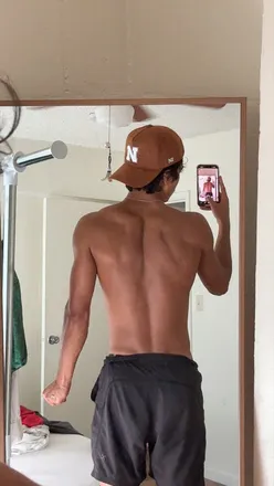 OnlyFans cuenta brokehungcollegeguy header 2
