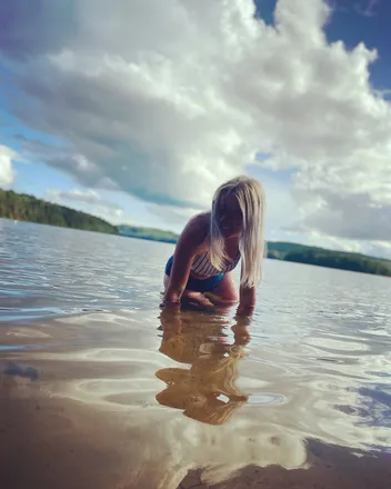 OnlyFans cuenta emilie_four92 header 2