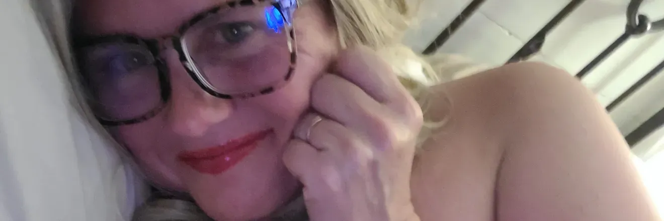 OnlyFans account  mrsloveydoveyxo header 2