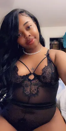 OnlyFans cuenta yungmamii216 header 2