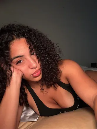 OnlyFans account  curlygurlxoxo header 2