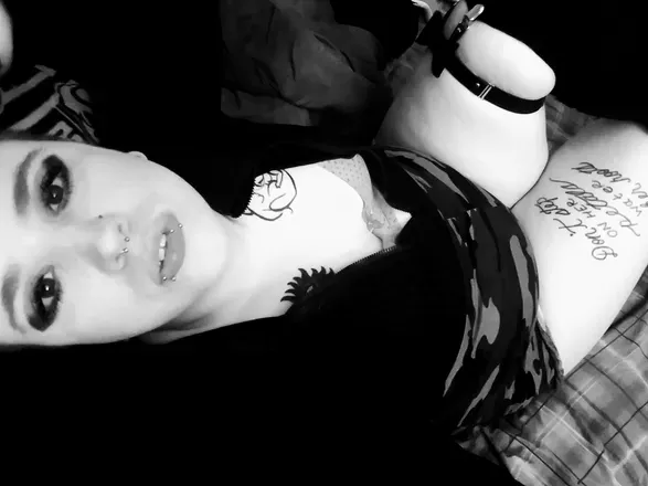 OnlyFans cuenta squeakypinky header 2