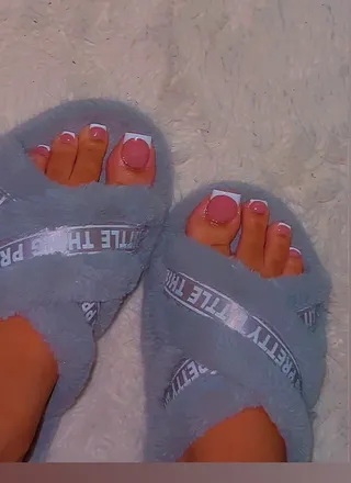 OnlyFans cuenta herrealprettyfeet header 2