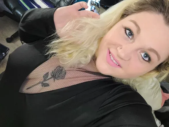 OnlyFans cuenta naughtywifey88 header 2