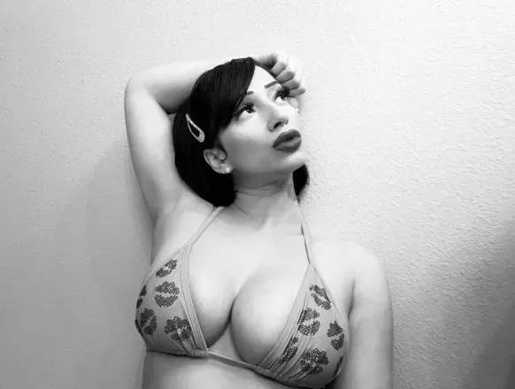 OnlyFans account  roshiecruz header 2