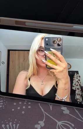 OnlyFans cuenta isabell4_4_4 header 2